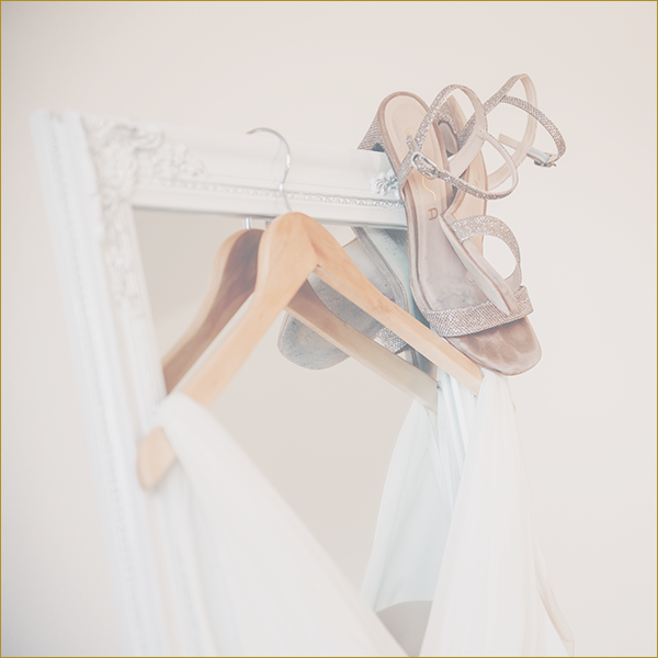 Brautkleid und Brautschuhe Brautkleid und Brautschuhe